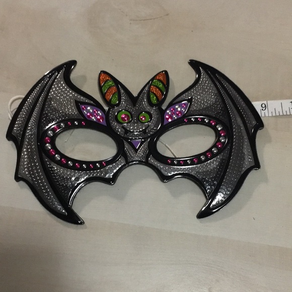Felt back mask with cute bat design - Picture 3 of 4